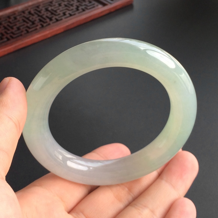 (超值推荐)糯冰种晴水圆条手镯(55.2mm)