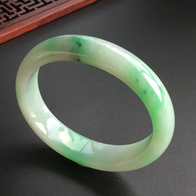 (超值推荐)糯冰种飘翠贵妃镯(54.4mm-48.1mm)