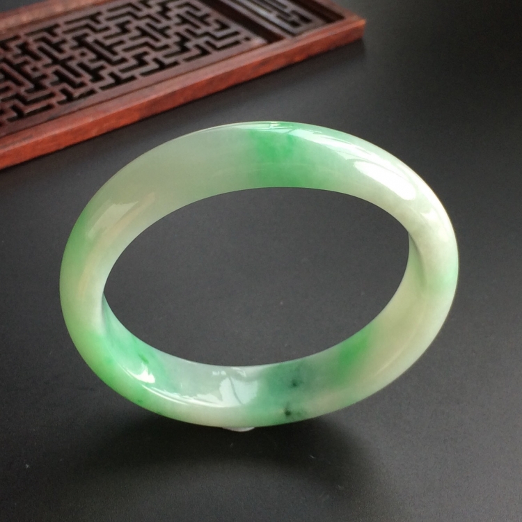 (超值推荐)糯冰种飘翠贵妃镯(54.4mm-48.1mm)