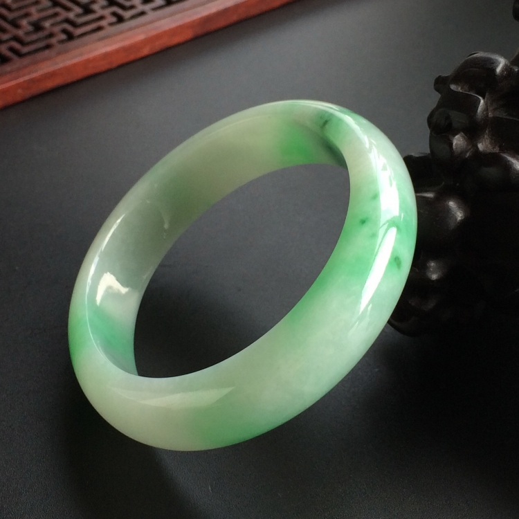 (超值推荐)糯冰种飘翠贵妃镯(54.4mm-48.1mm)