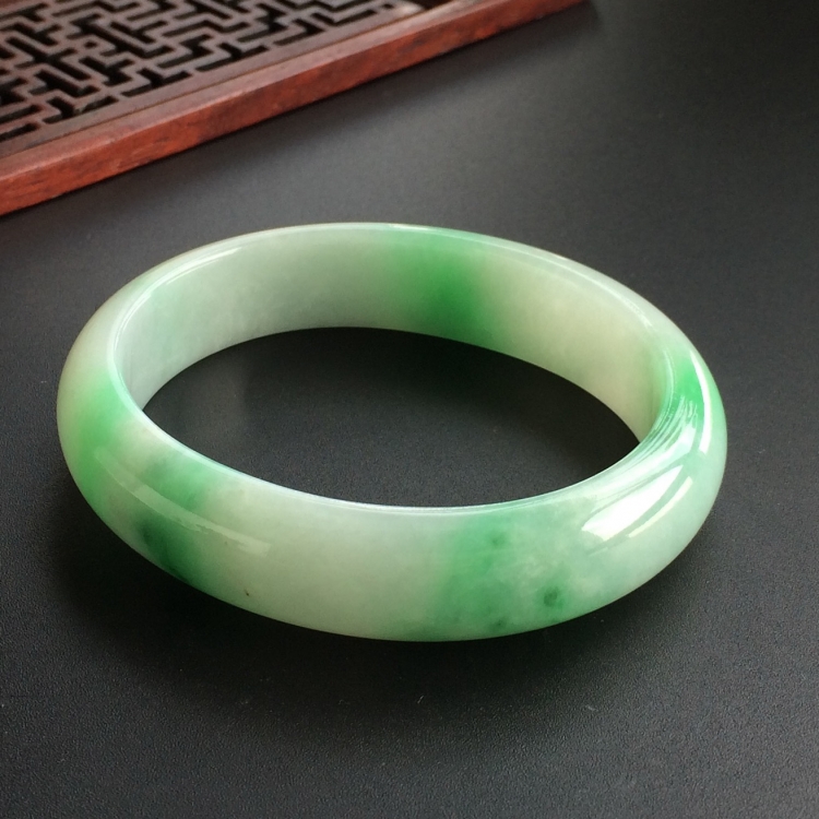 (超值推荐)糯冰种飘翠贵妃镯(54.4mm-48.1mm)