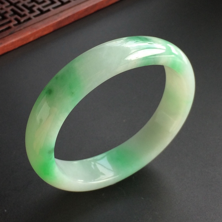 (超值推荐)糯冰种飘翠贵妃镯(54.4mm-48.1mm)