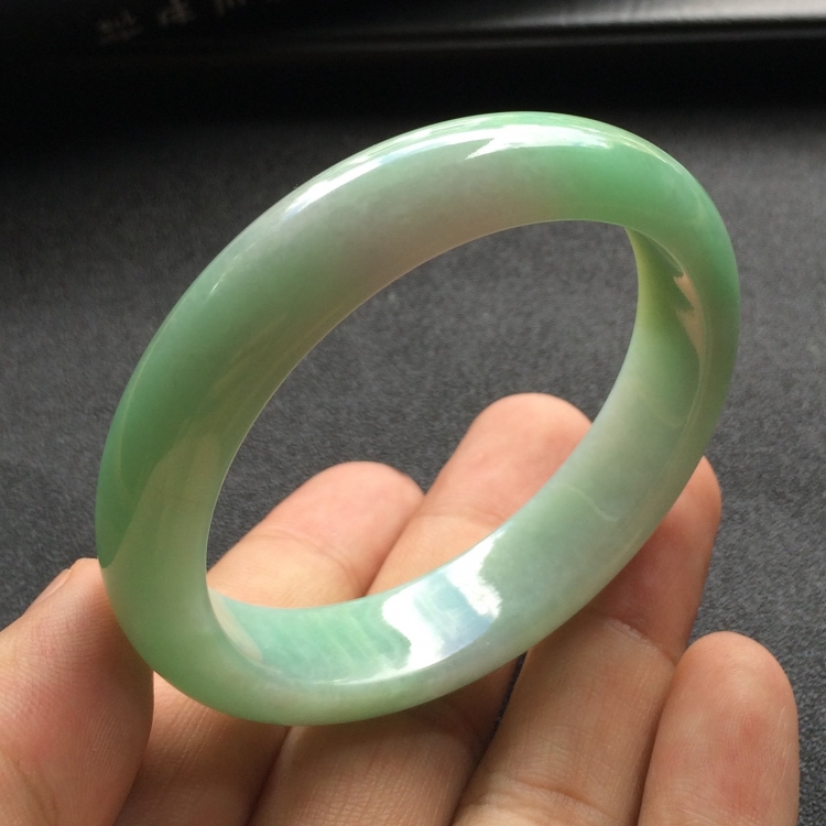 （超值推荐）糯冰种晴水贵妃镯（54.4mm-47.3mm）