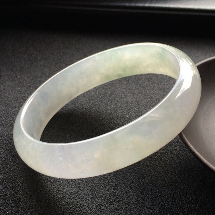 （超值推荐）糯冰种略飘花贵妃镯（55.8mm-48.5mm）