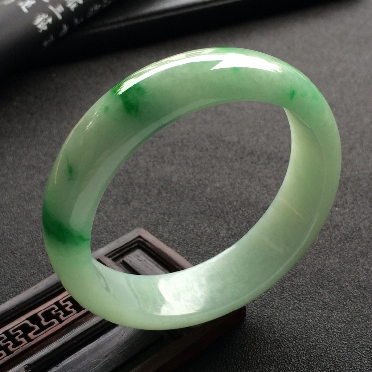 （超值推荐）糯冰种飘翠手镯（58.6mm）