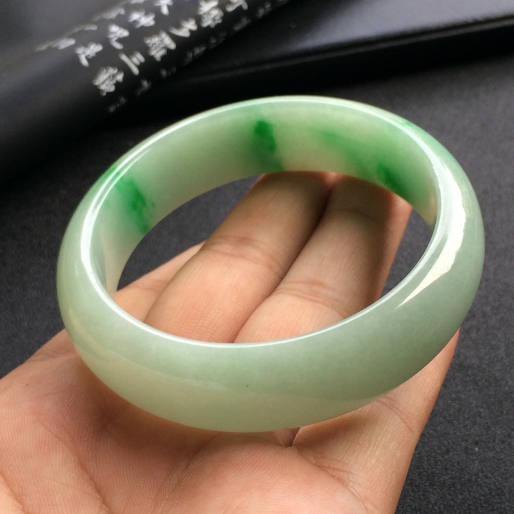 （超值推荐）糯冰种飘翠手镯（58.6mm）