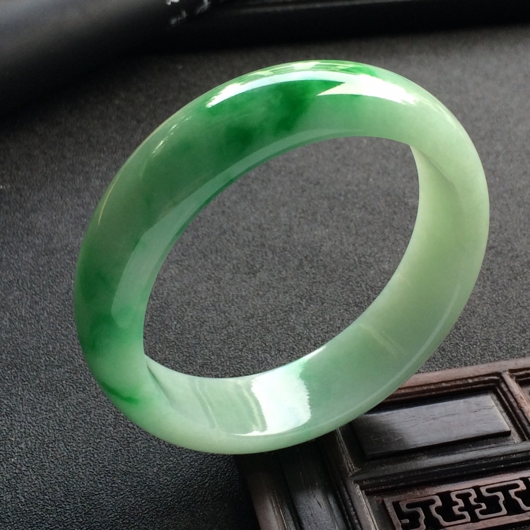 （超值推荐）糯冰种飘翠手镯（57.7mm）