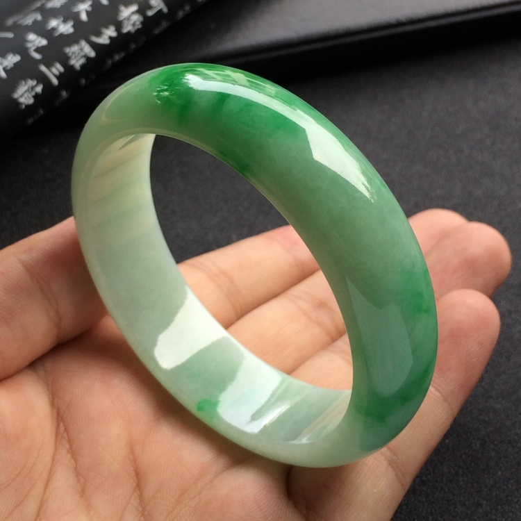 （超值推荐）糯冰种飘翠手镯（57.7mm）