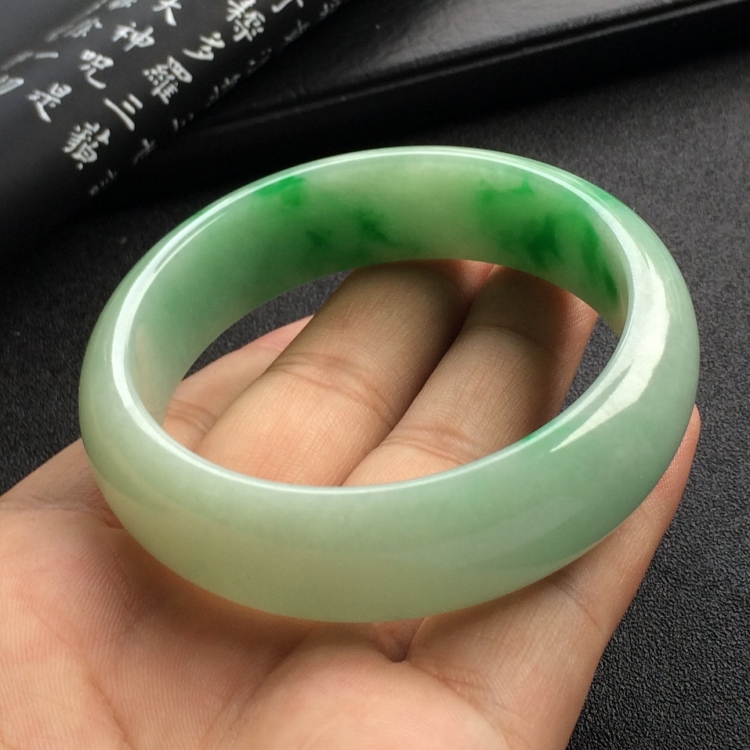 （超值推荐）糯冰种飘翠手镯（57.7mm）