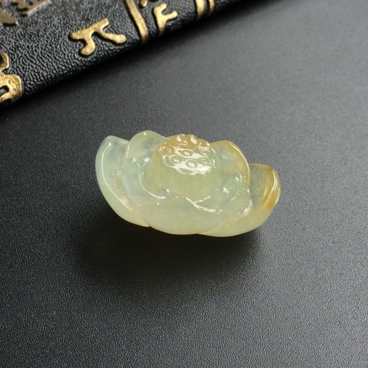 (超值推荐)糯冰种黄翡荷韵挂件
