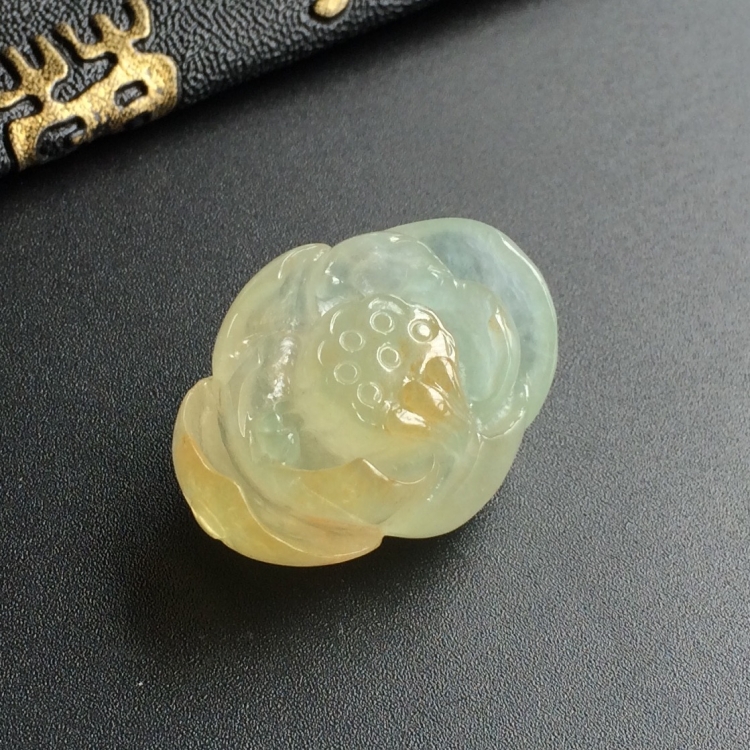 (超值推荐)糯冰种黄翡荷韵挂件
