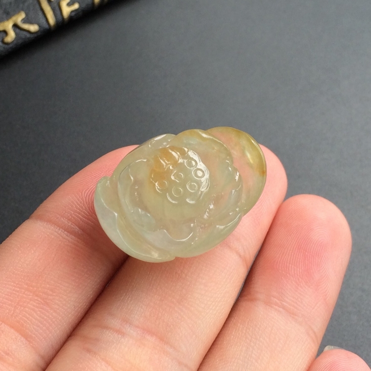 (超值推荐)糯冰种黄翡荷韵挂件