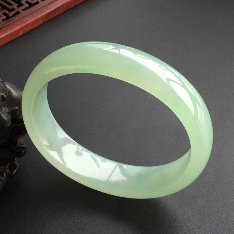(超值推荐)糯冰种晴水略飘翠贵妃镯(55mm-47.5mm)