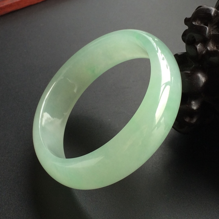 (超值推荐)糯冰种晴水略飘翠贵妃镯(55mm-47.5mm)