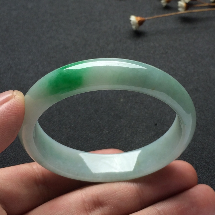 （超值推荐）糯冰种飘翠贵妃镯（52.8mm-47.8mm）