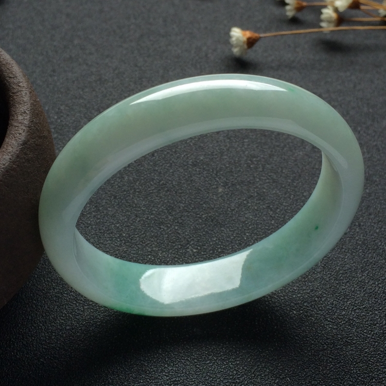 （超值推荐）糯冰种飘翠贵妃镯（52.8mm-47.8mm）