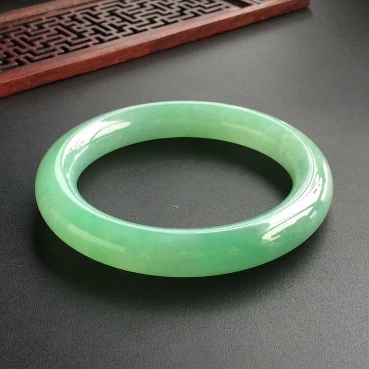 (超值推荐)糯冰种绿晴水圆条手镯(57.4mm)