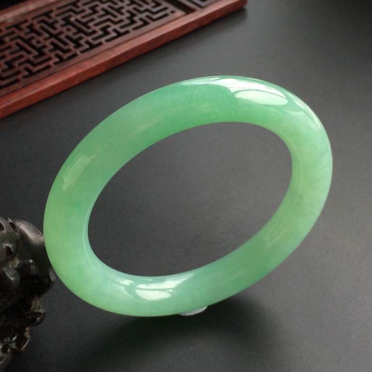 (超值推荐)糯冰种绿晴水圆条手镯(57.4mm)