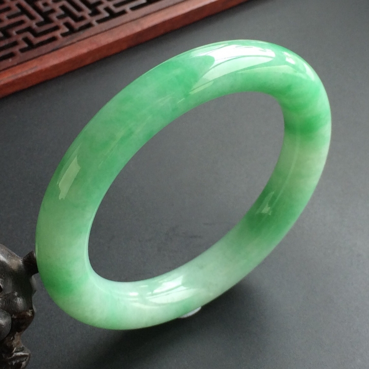 (超值推荐)糯冰种飘翠圆条手镯(53.4mm)
