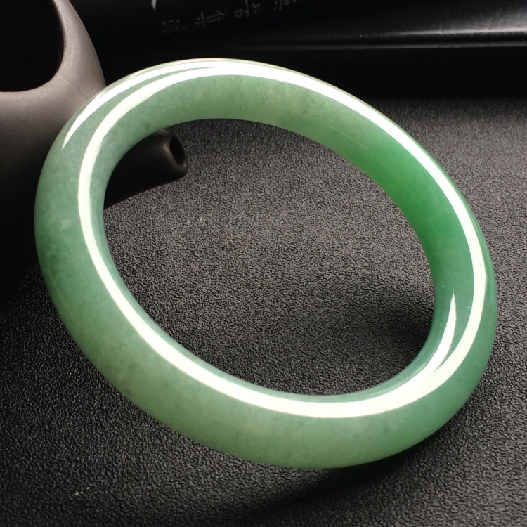 （超值推荐）糯冰种豆色圆条手镯（57mm）