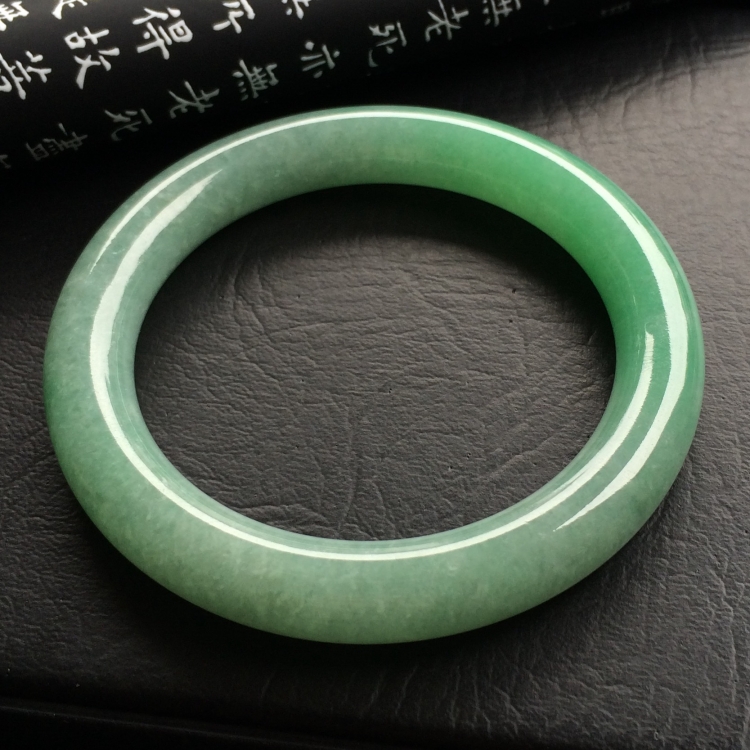 （超值推荐）糯冰种豆色圆条手镯（57mm）