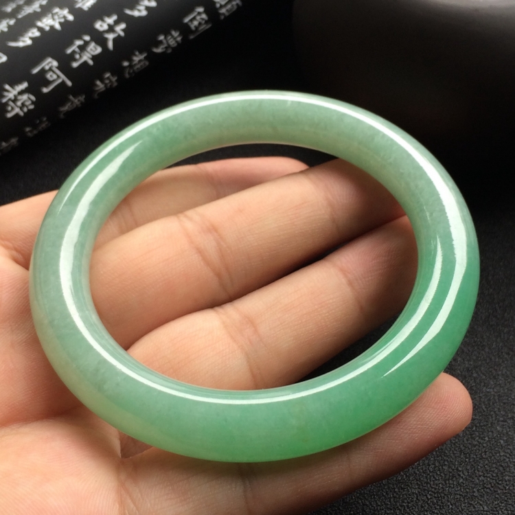 （超值推荐）糯冰种豆色圆条手镯（57mm）