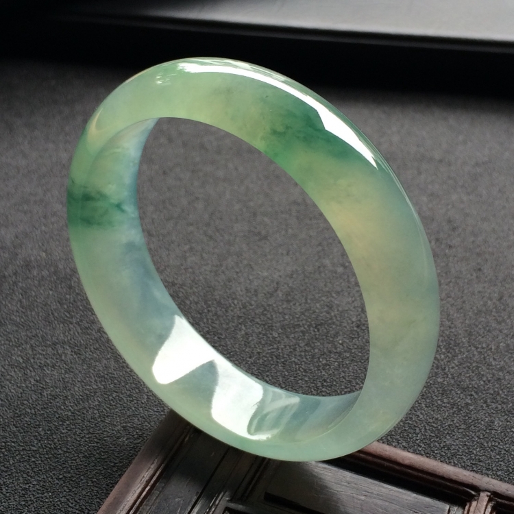 （超值推荐）糯冰种飘花手镯（54.7mm）