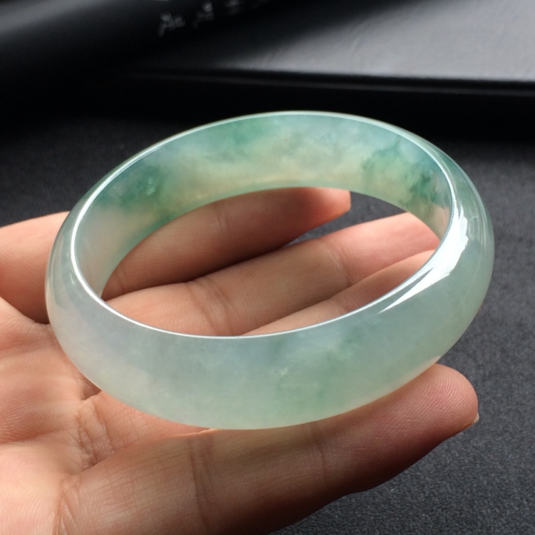 （超值推荐）糯冰种飘花手镯（54.7mm）