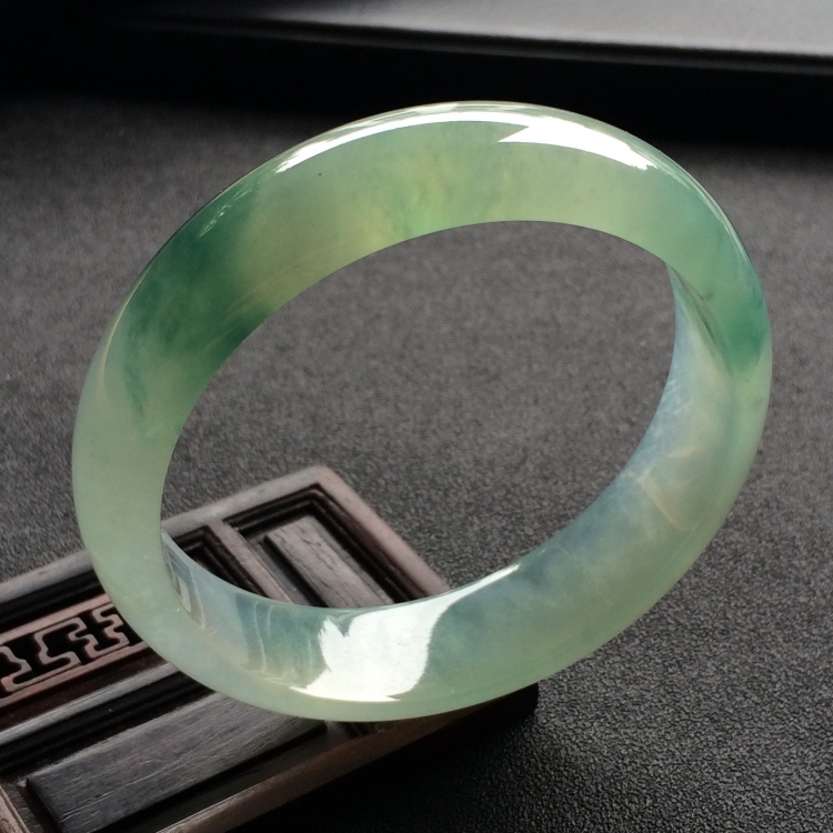 （超值推荐）糯冰种飘花手镯（54.7mm）