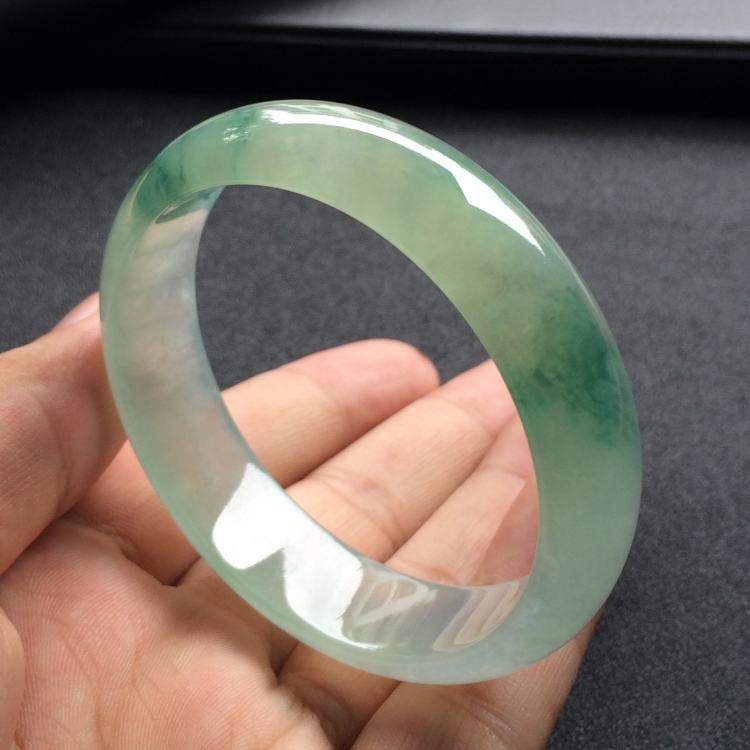 （超值推荐）糯冰种飘花手镯（54.7mm）