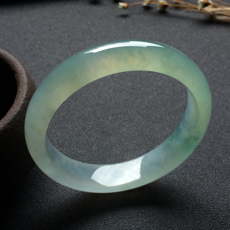 （超值推荐）冰种略飘花手镯（57mm）