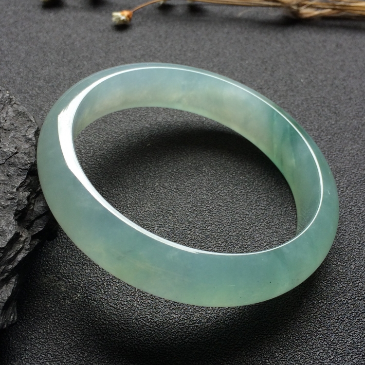（超值推荐）冰种略飘花手镯（57mm）