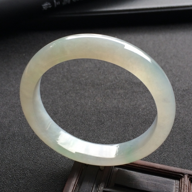 （超值推荐）糯冰种略飘花手镯（55.6mm）