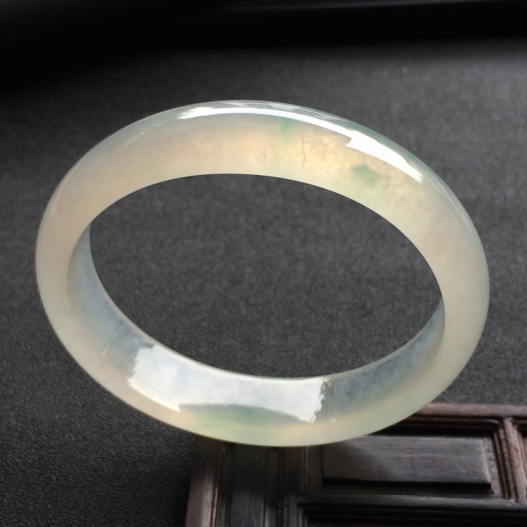 （超值推荐）冰种略飘绿花贵妃镯（58.5mm-52.2mm）