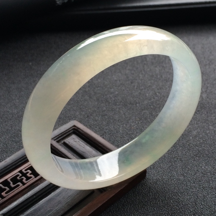 （超值推荐）冰种略飘绿花贵妃镯（58.5mm-52.2mm）