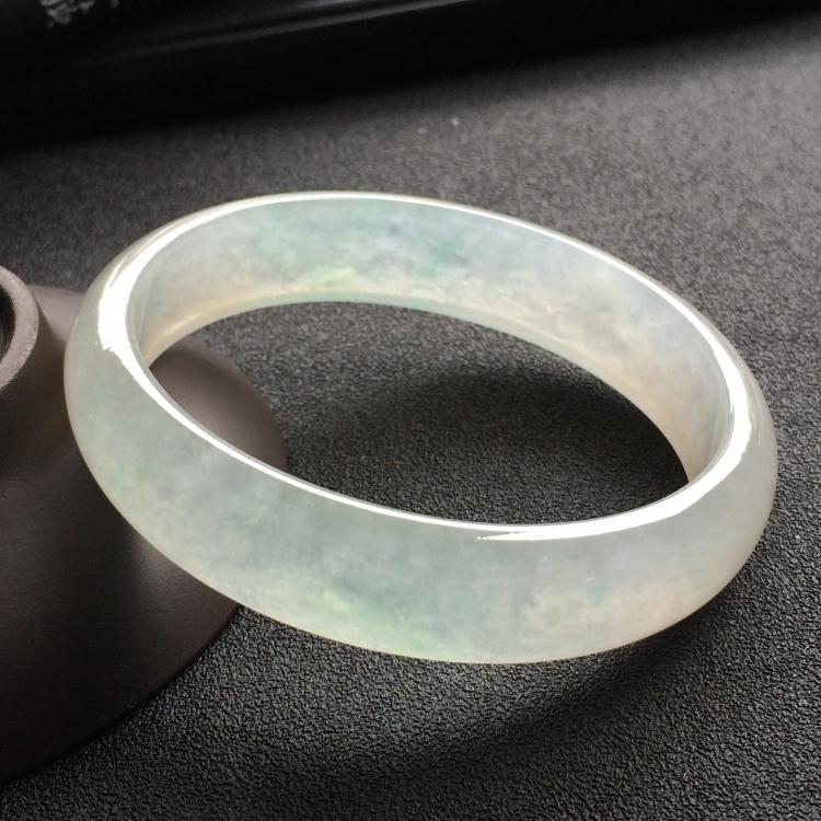 （超值推荐）冰种略飘绿花贵妃镯（58.5mm-52.2mm）