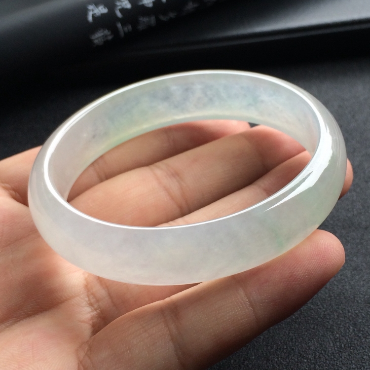（超值推荐）冰种略飘绿花贵妃镯（58.5mm-52.2mm）