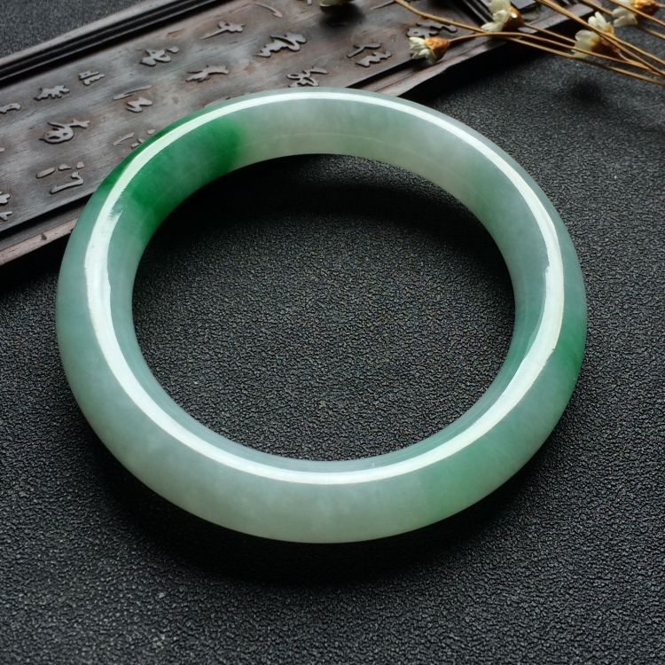 （超值推荐）糯冰种飘阳绿圆条手镯（53.2mm）