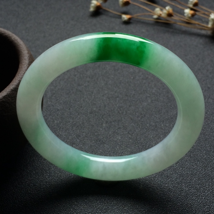 （超值推荐）糯冰种飘阳绿圆条手镯（53.2mm）