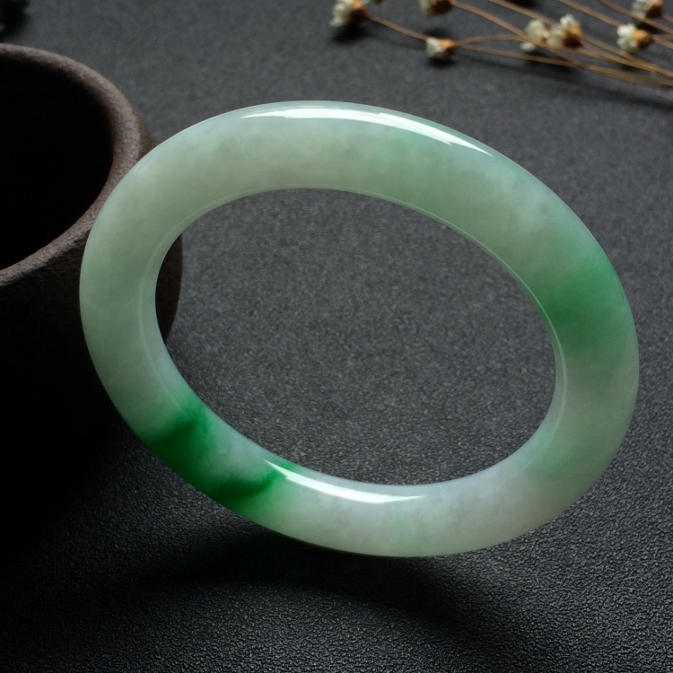 （超值推荐）糯冰种飘阳绿圆条手镯（53.2mm）