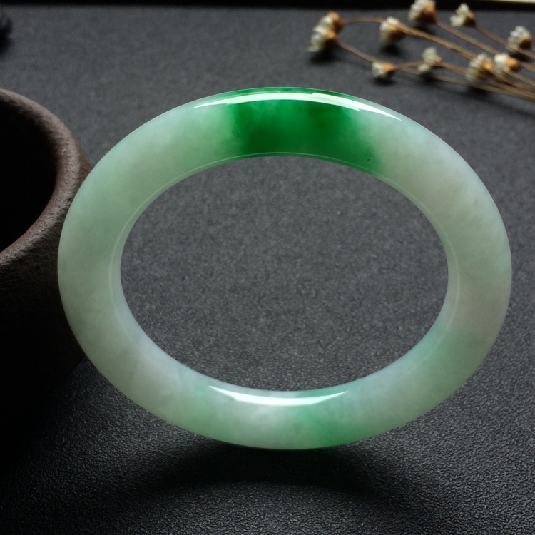 （超值推荐）糯冰种飘阳绿圆条手镯（53.2mm）