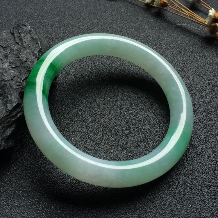 （超值推荐）糯冰种飘阳绿圆条手镯（53.2mm）