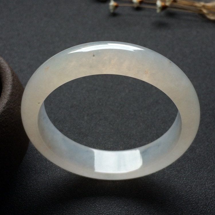 （超值推荐）糯冰种淡晴水手镯（54mm）
