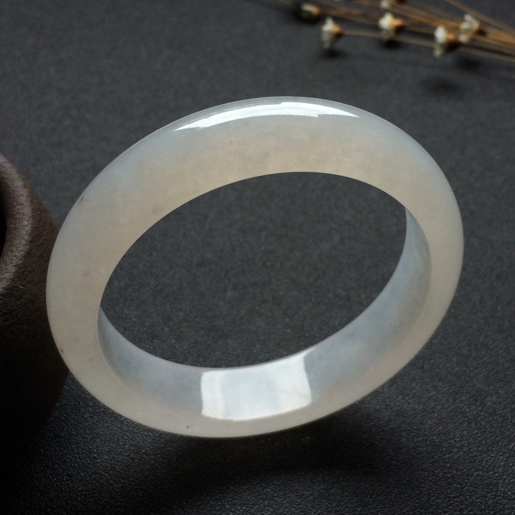 （超值推荐）糯冰种淡晴水手镯（54mm）