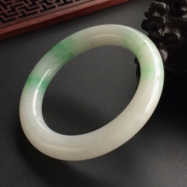 (超值推荐)糯冰种飘翠圆条手镯(54mm)