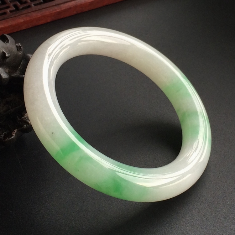 (超值推荐)糯冰种飘翠圆条手镯(54mm)