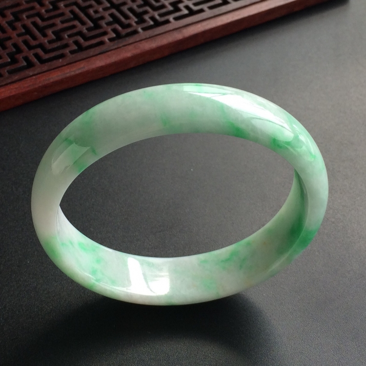 (超值推荐)糯冰种飘翠贵妃镯(55.5mm-49mm)