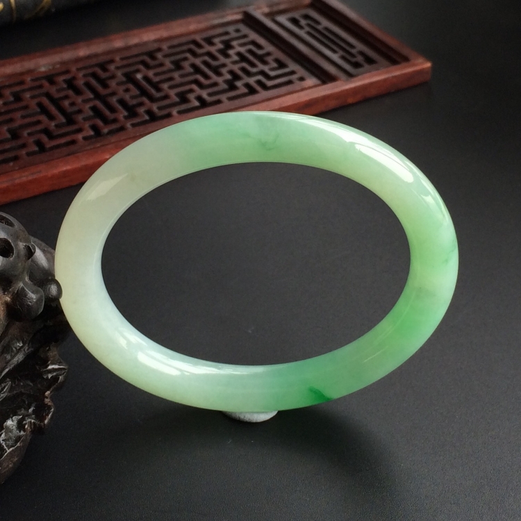 (超值推荐)糯冰飘翠贵妃镯(53.8mm-47mm)