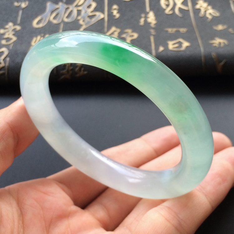 (超值推荐)冰种飘阳绿圆条手镯(57.7mm)