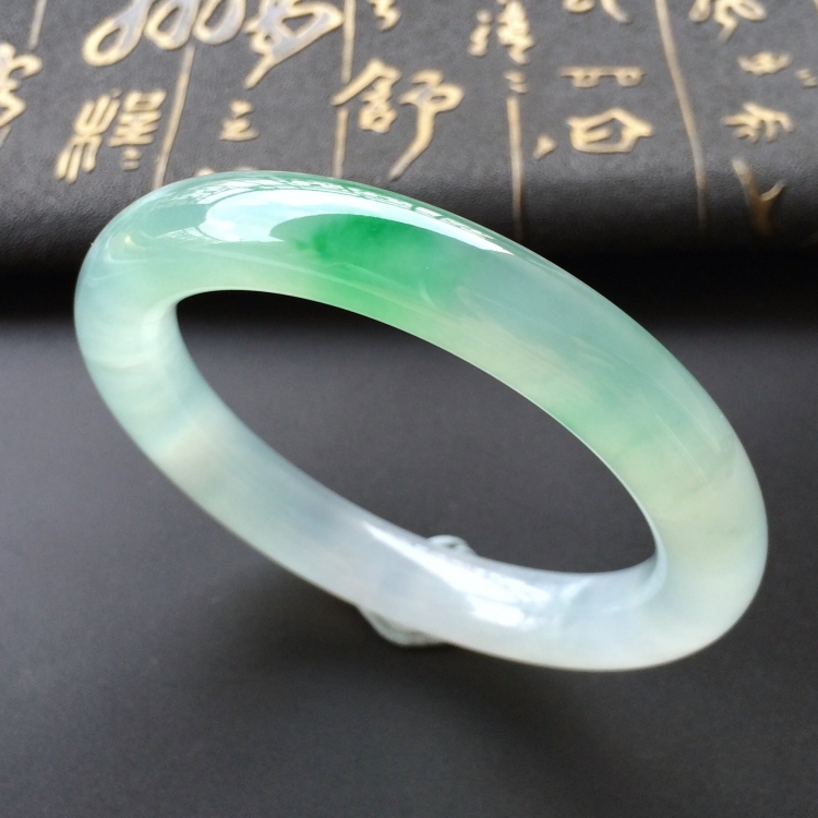 (超值推荐)冰种飘阳绿圆条手镯(57.7mm)